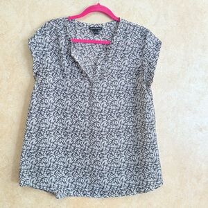 Women's Black and White Top